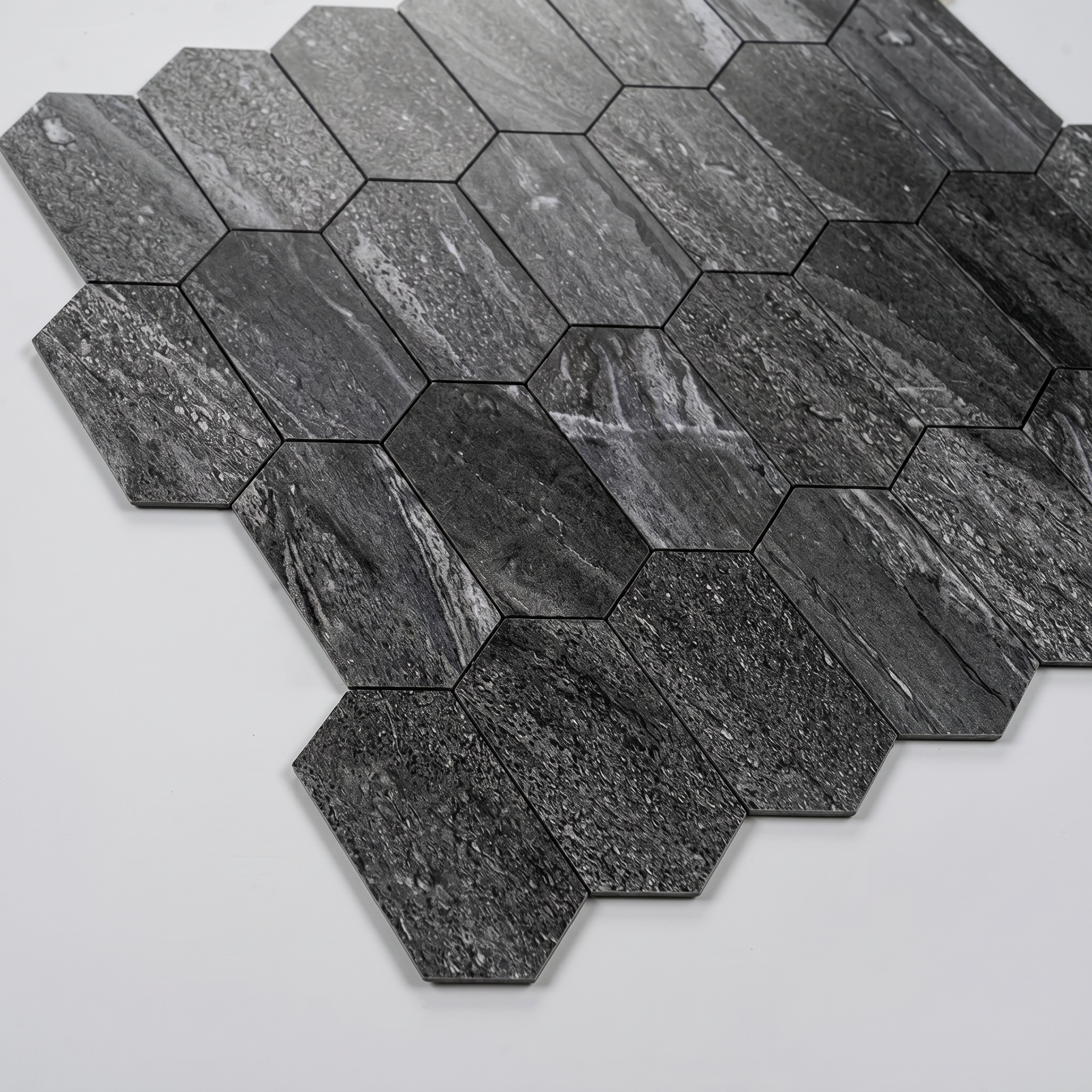 Selbstklebendes Aluminium Mosaik Nantes in Marmoroptik Schwarz